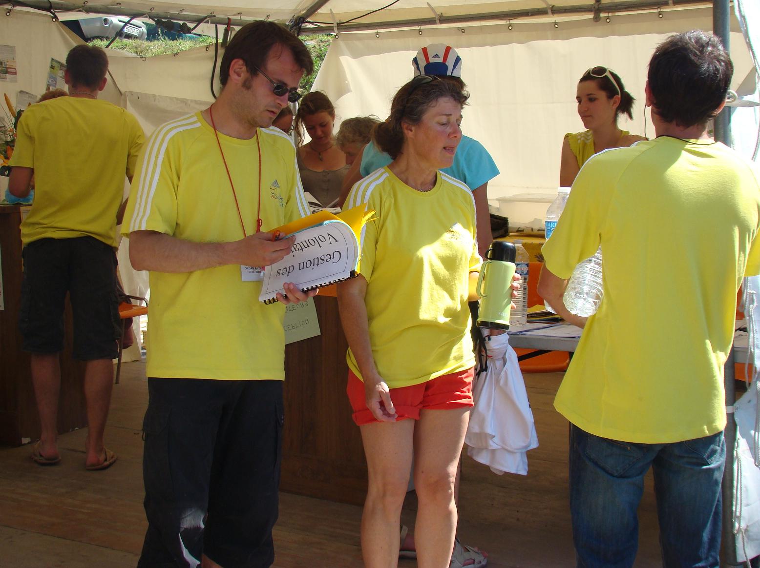 Les T-shirts jaune